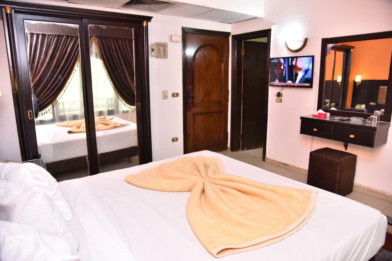 Royal Pyramids Hotel Cairo Exterior photo