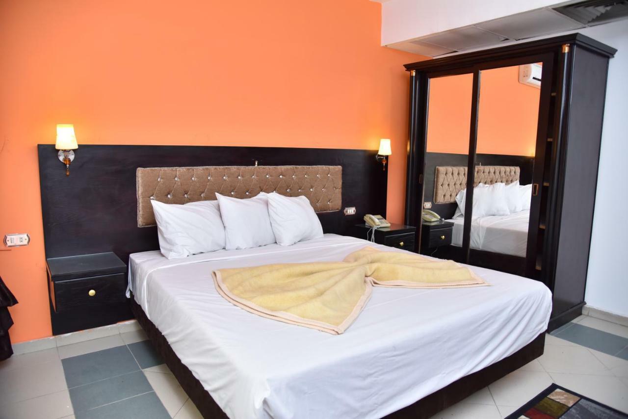 Royal Pyramids Hotel Cairo Exterior photo